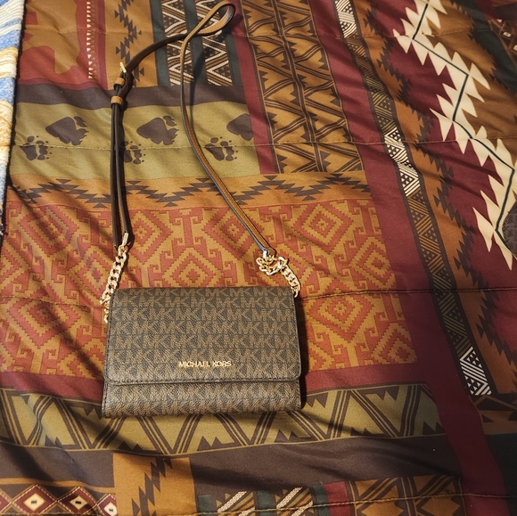 SOLD!!EUC---Michael Kors Travel Medium Logo Smartphone Crossbody Bag *** FIRM*** - Picture 1 of 8